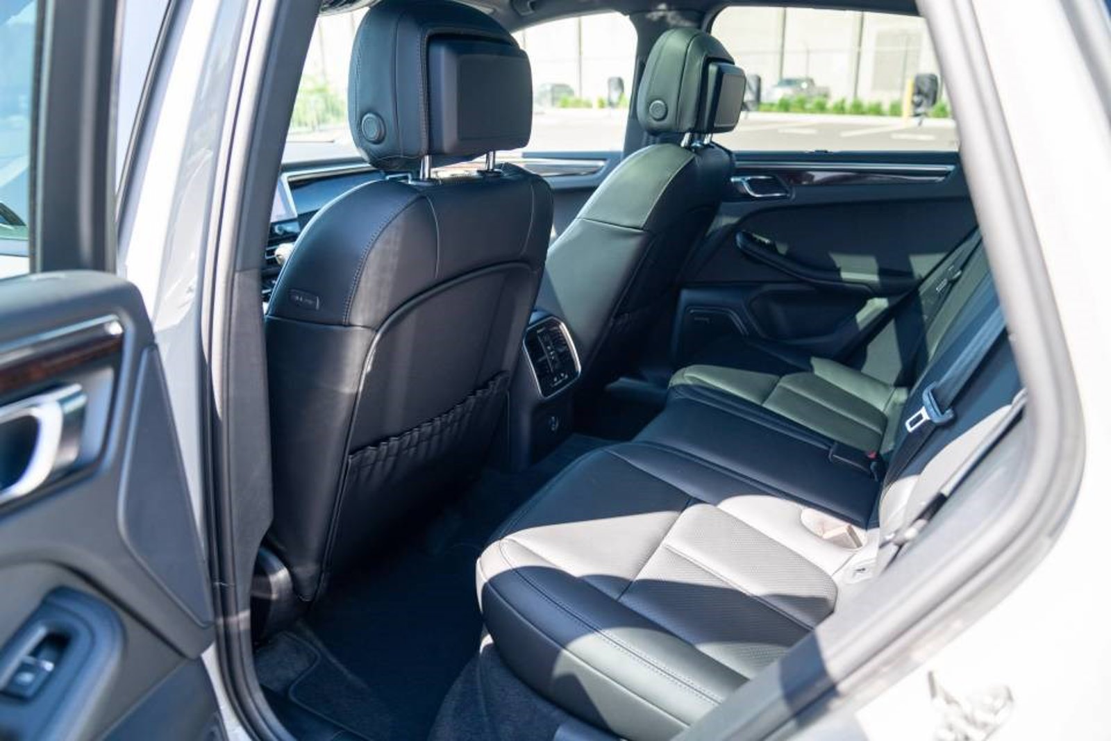 New 2026 Porsche Macan AWD/4WD image 23