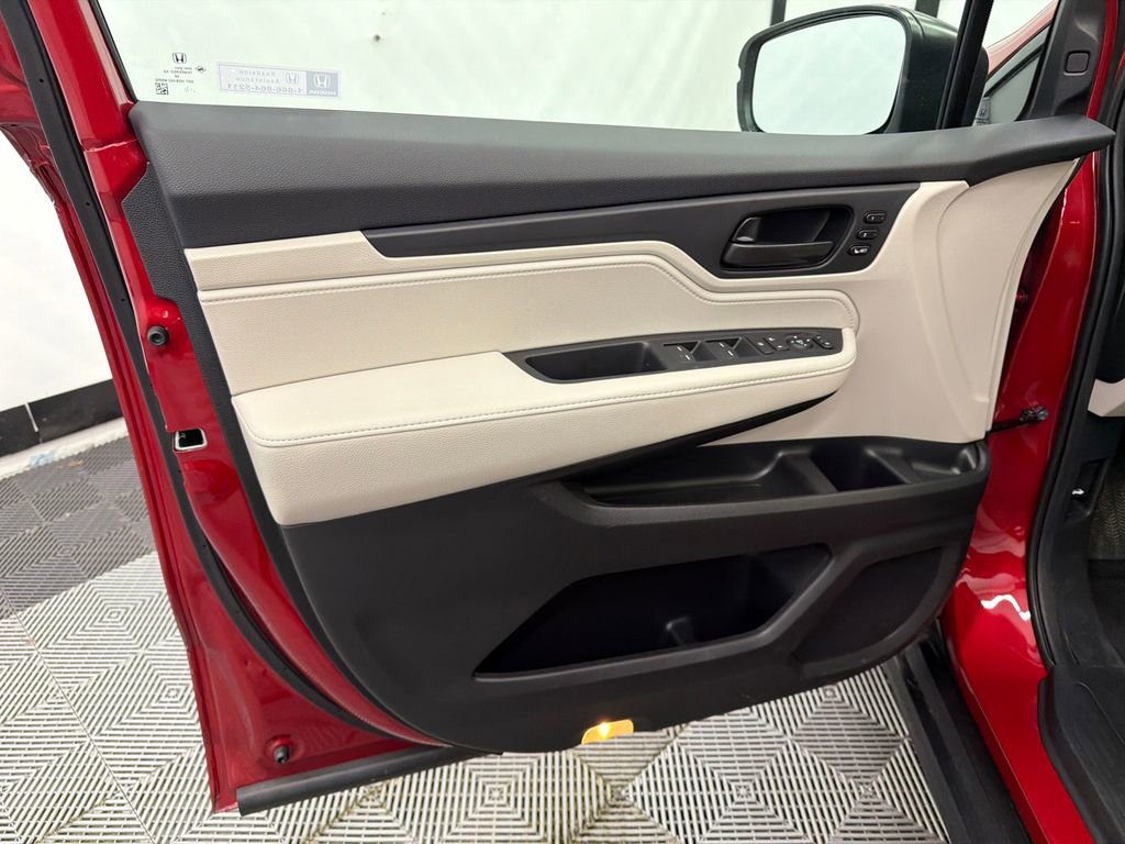 Used 2026 Honda Odyssey EX-L image 11