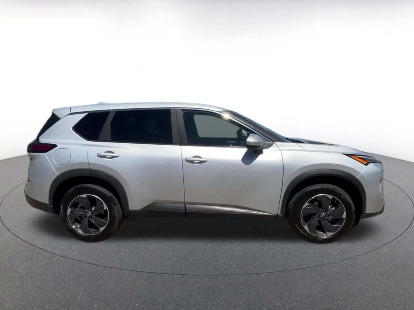 Used 2025 Nissan Rogue SV FWD image 15