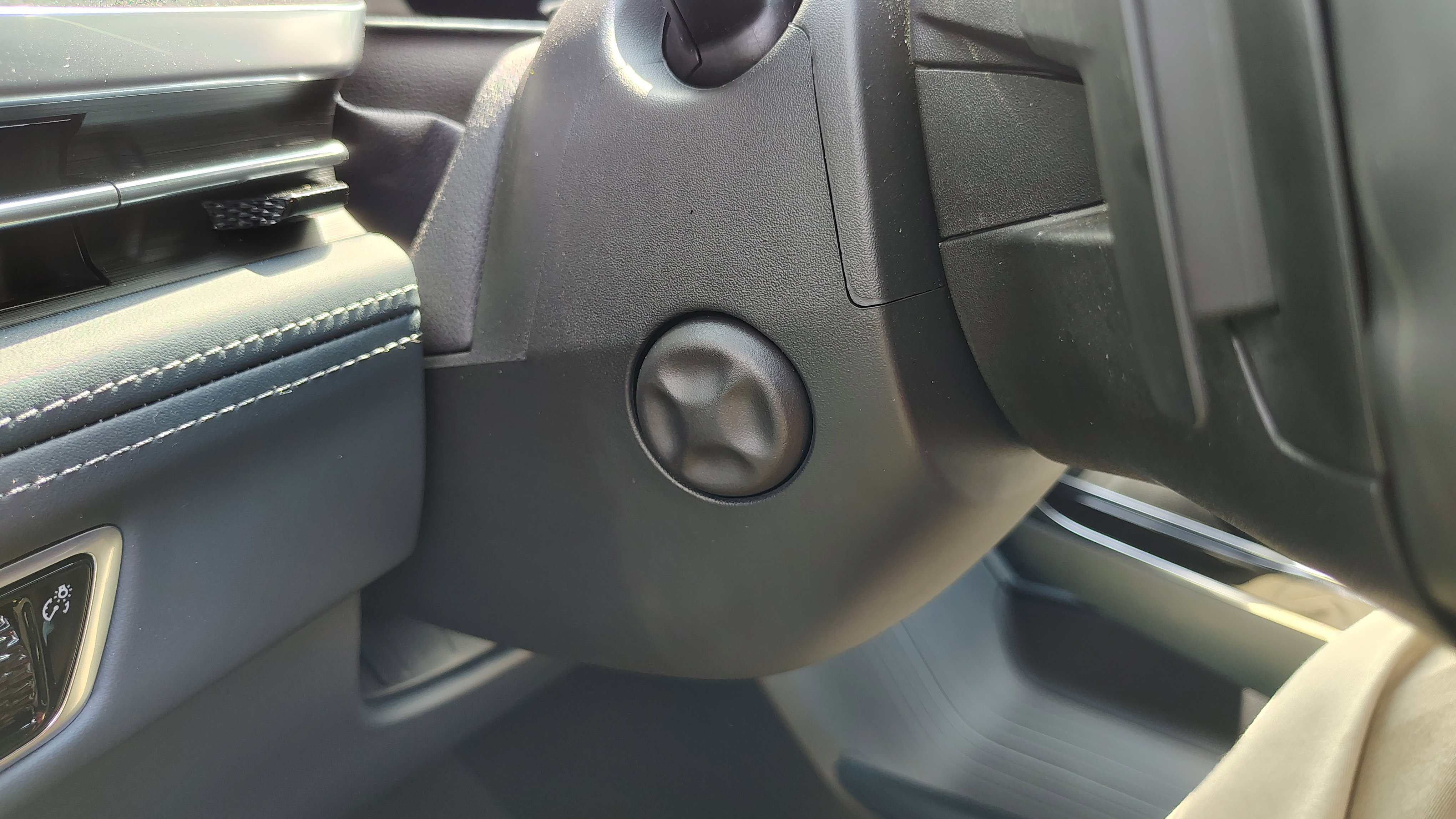 New 2025 Cadillac Escalade IQ Luxury 2 image 21