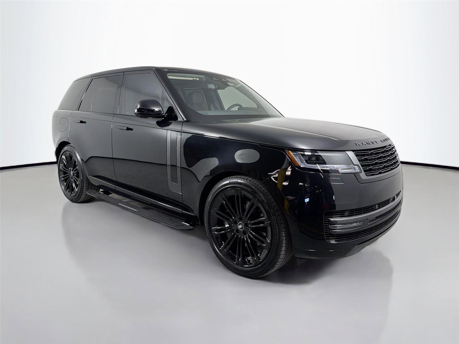 Used 2025 Land Rover Range Rover SE AWD/4WD image 3