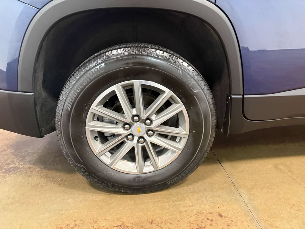 Used 2023 Chevrolet Traverse LT w/ LPO, Floor Liner Package AWD/4WD image 88