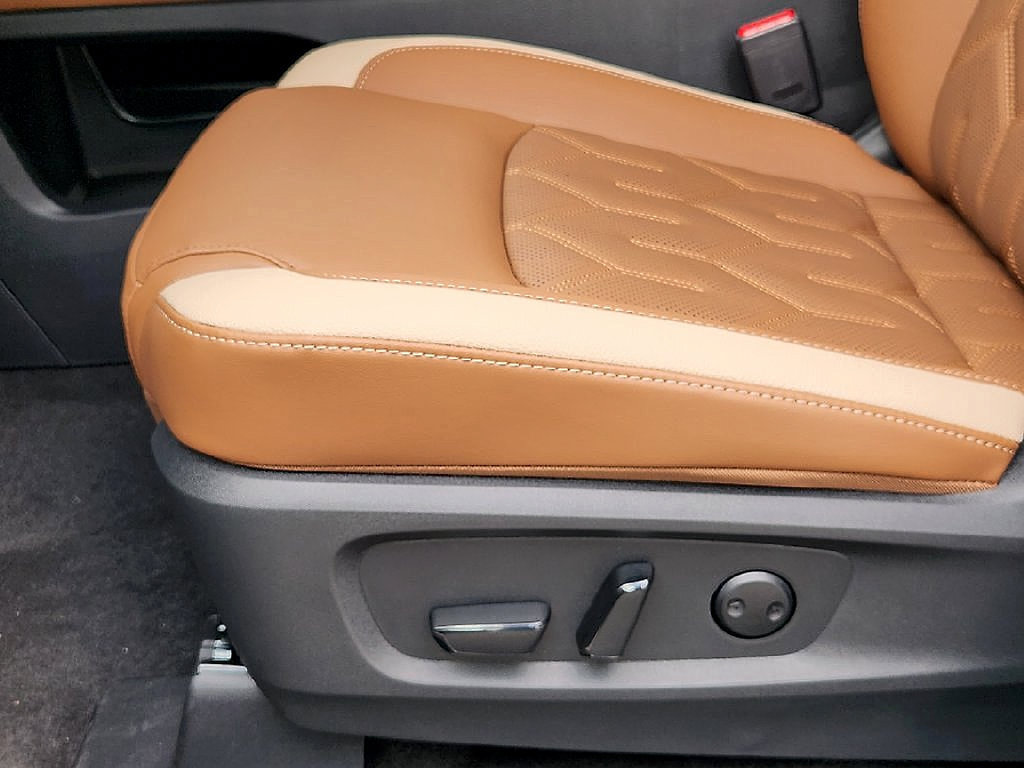 New 2026 Nissan Pathfinder Platinum w/ Accent Package FWD image 23