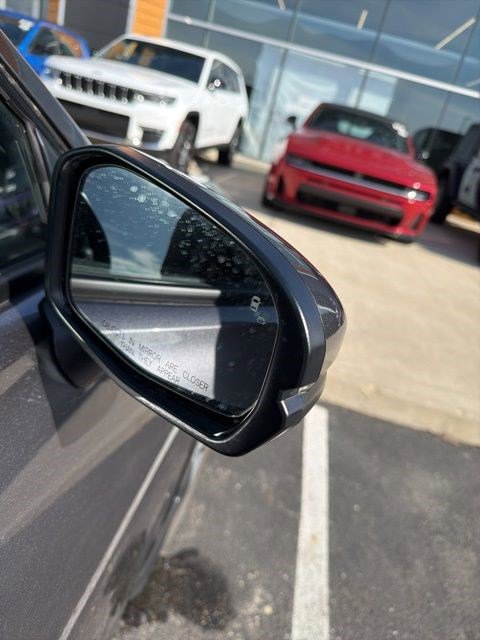 Used 2025 Honda HR-V EX-L image 4