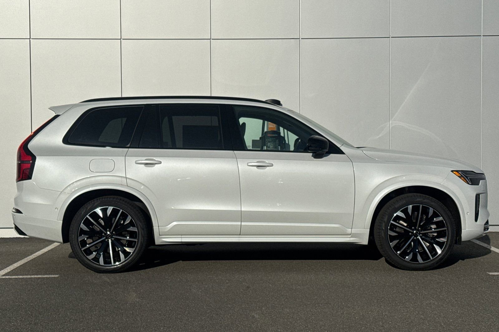 New 2026 Volvo XC90 T8 Ultra w/ Lounge Package image 6