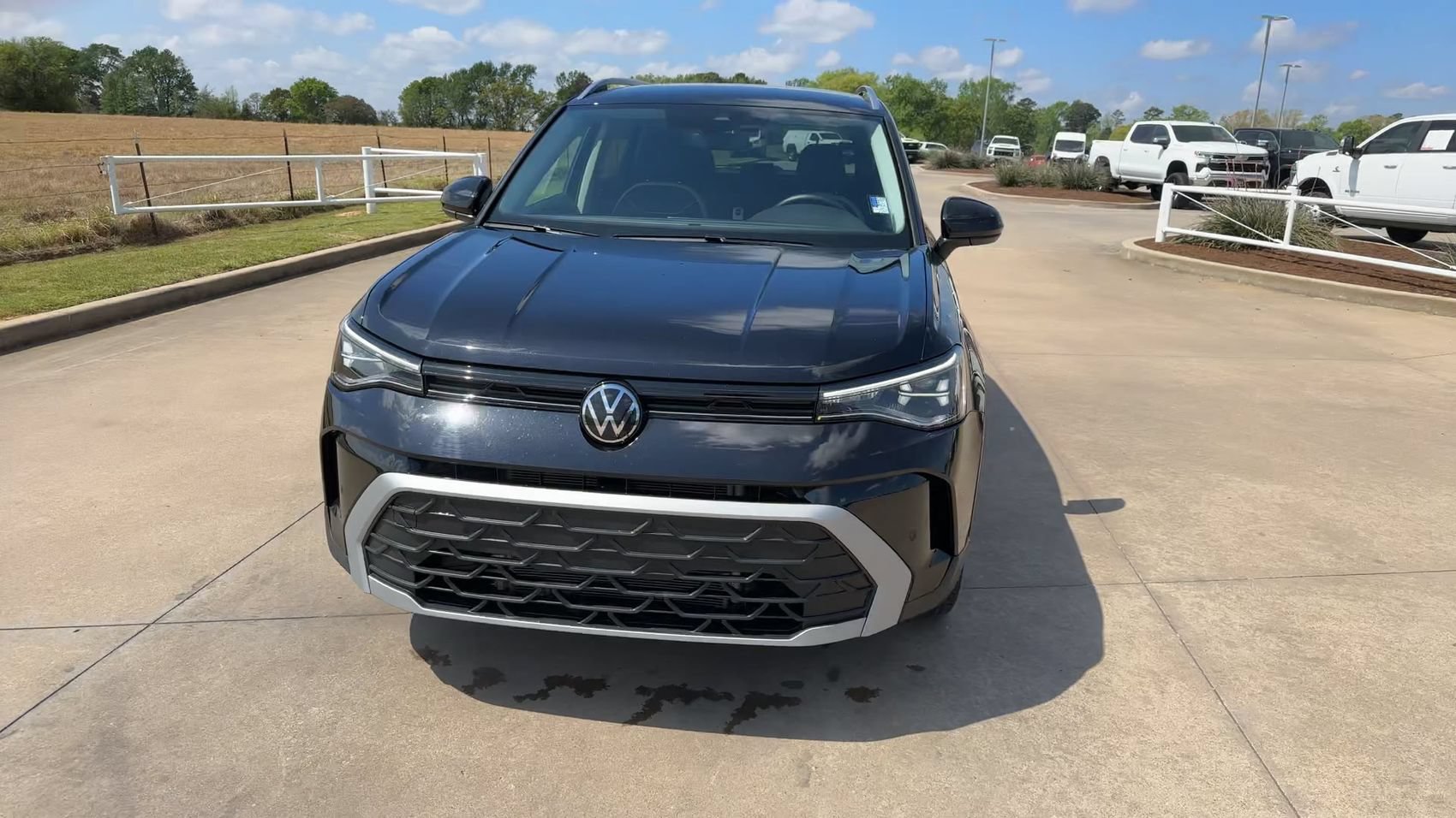 Used 2025 Volkswagen Taos SE FWD image 4
