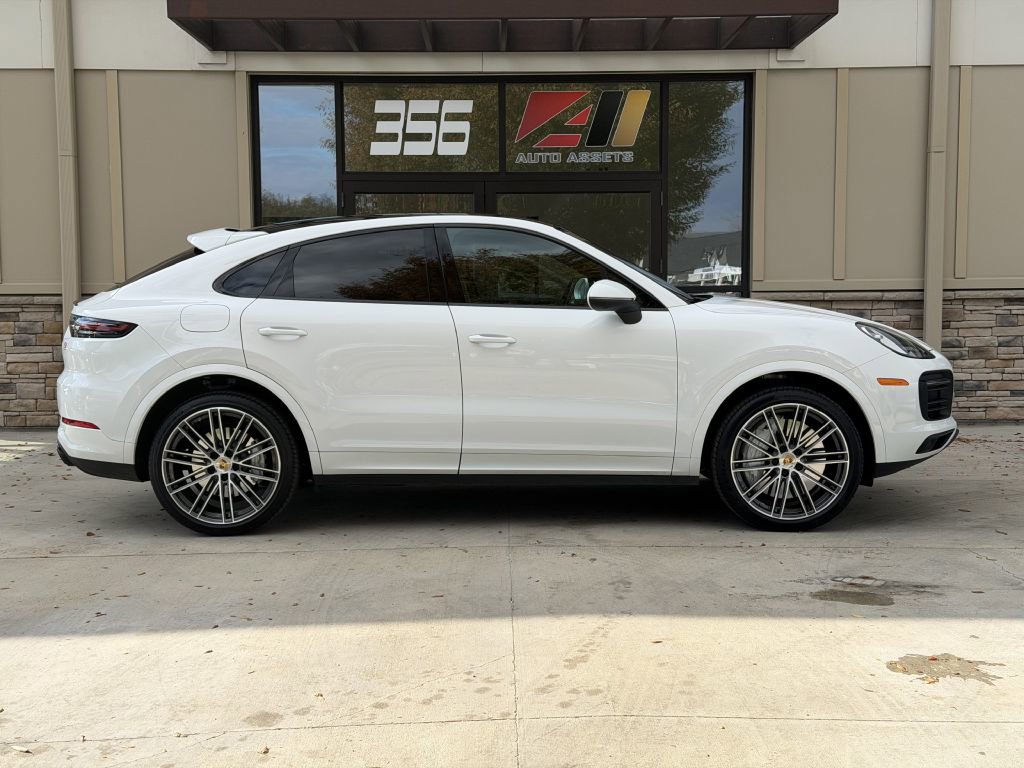 Used 2022 Porsche Cayenne Coupe image 2