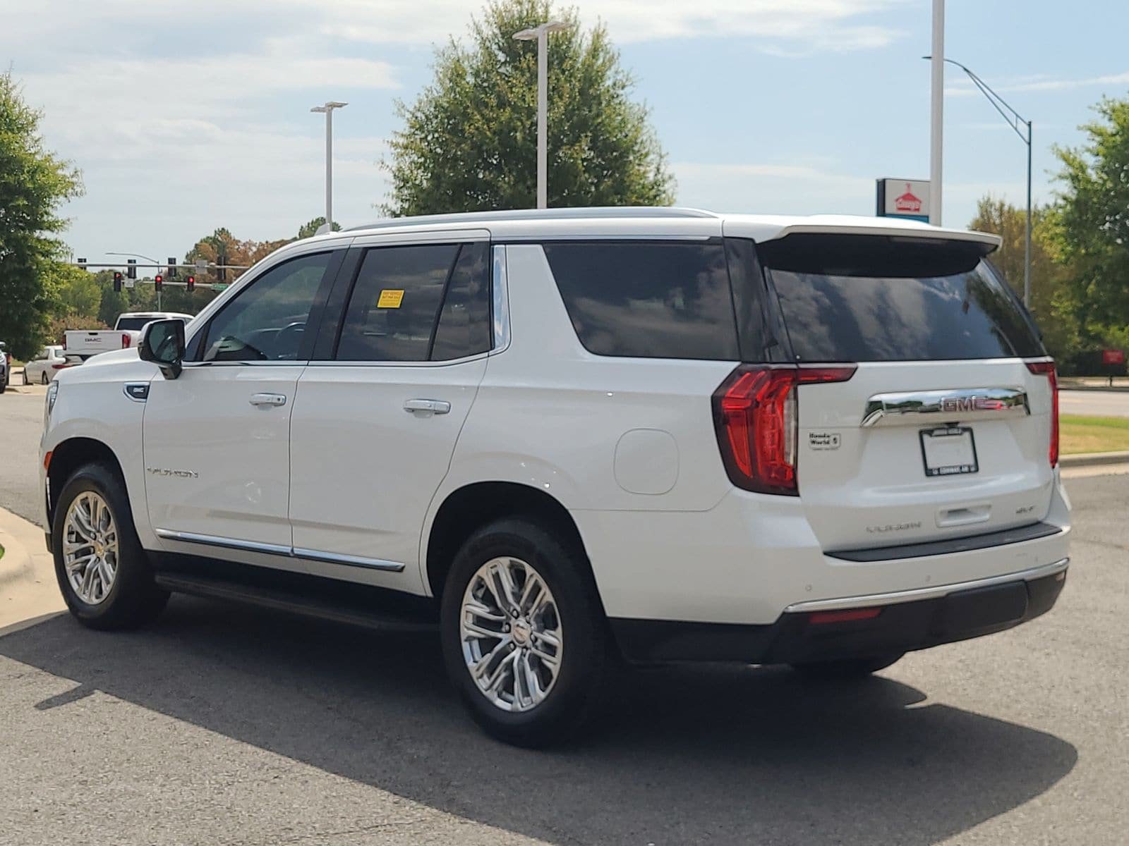 Used 2022 GMC Yukon SLT AWD/4WD image 5