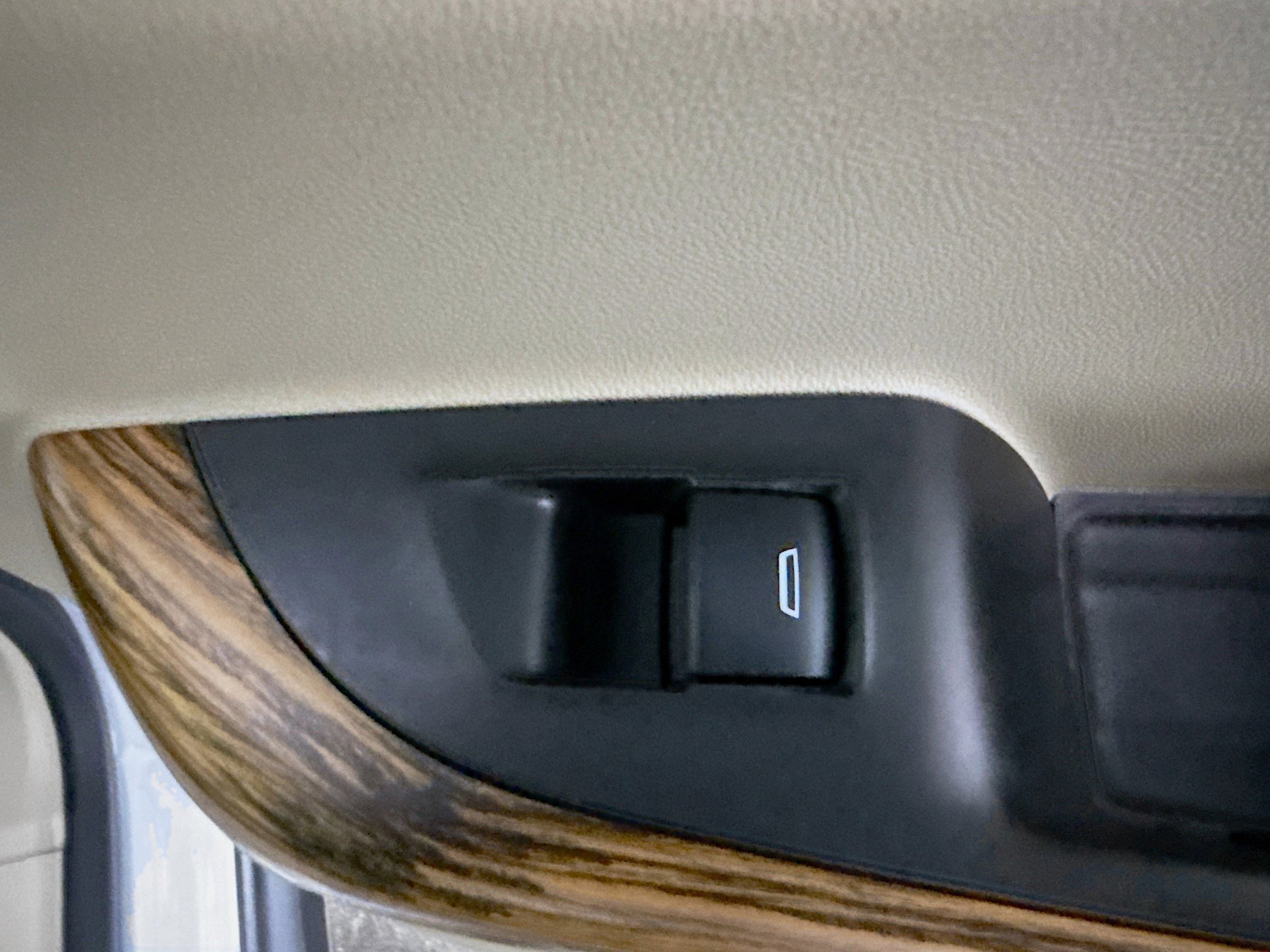 Used 2017 GMC Acadia Denali w/ Technology Package image 31