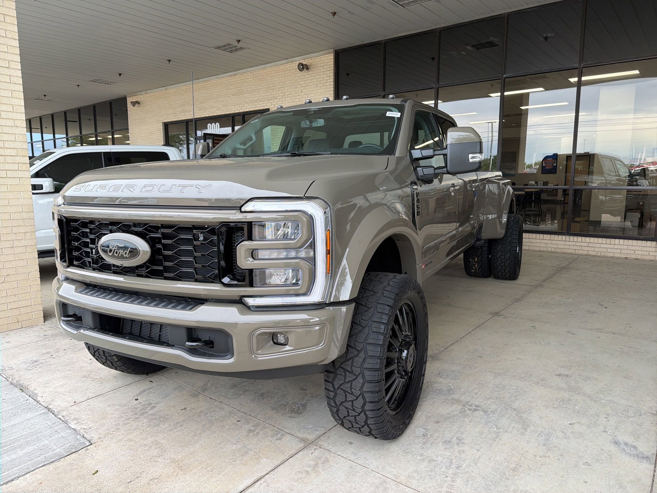 Used 2026 Ford F450 Lariat image 2