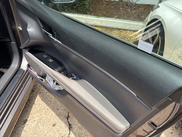 Used 2020 Toyota Camry LE FWD image 15