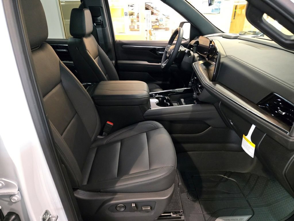 New 2026 Chevrolet Suburban Z71 w/ Comfort Package AWD/4WD image 5