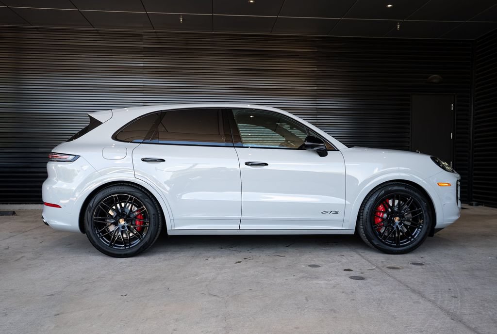 New 2026 Porsche Cayenne GTS AWD/4WD image 8