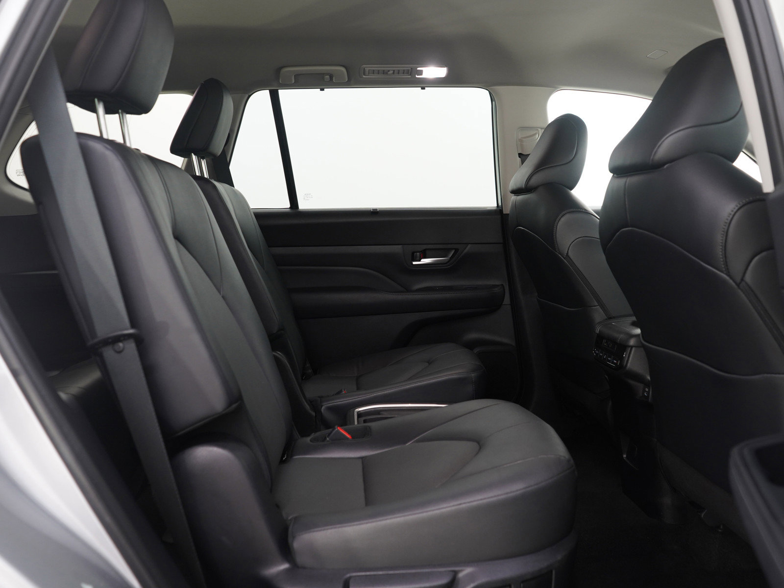 Used 2025 Toyota Grand Highlander AWD image 14