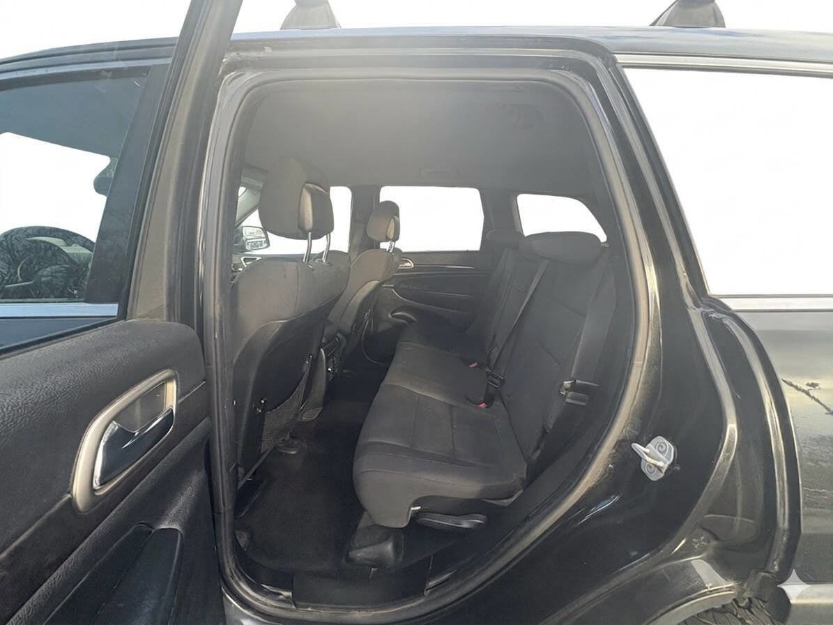 Used 2013 Jeep Grand Cherokee Laredo w/ Laredo E Group AWD/4WD image 10
