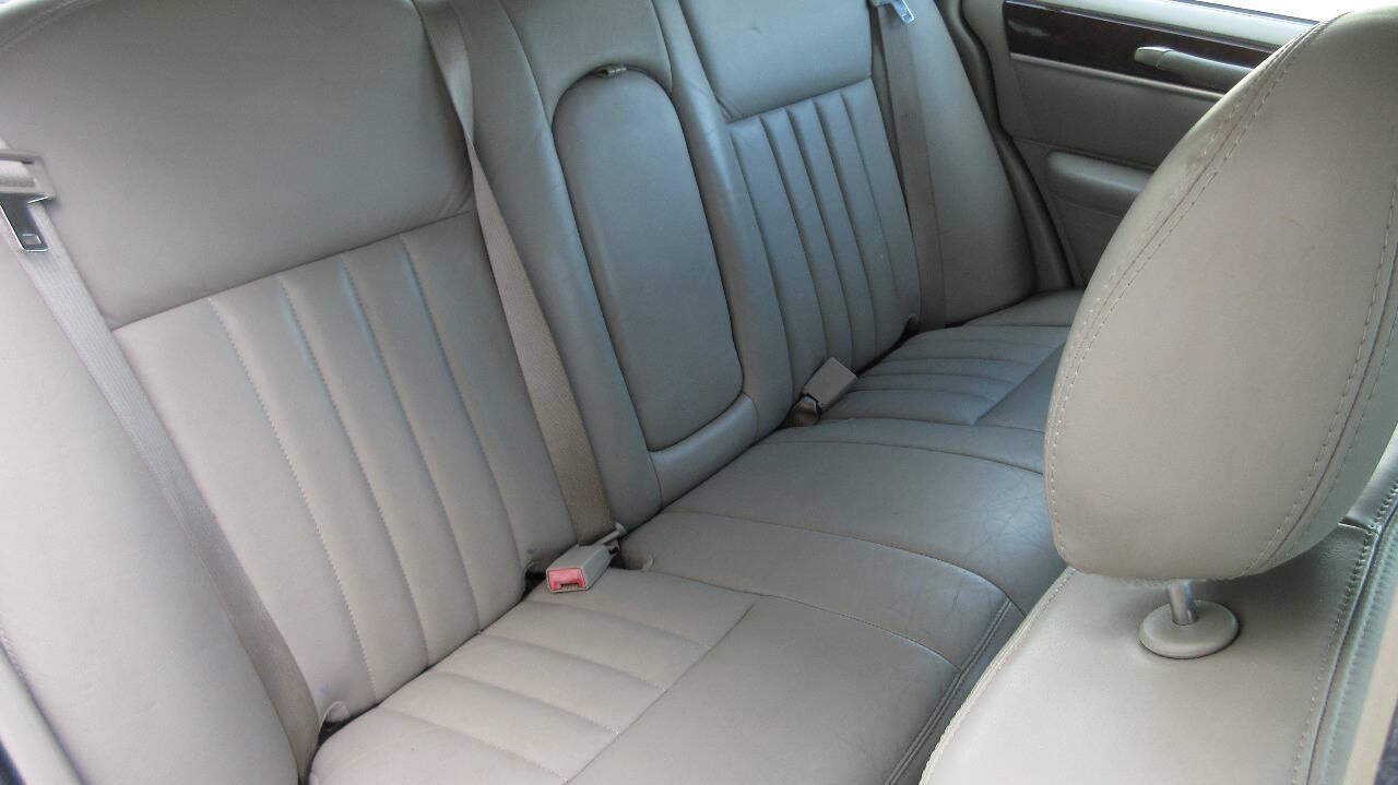 Used 2007 Lincoln Town Car Signature RWD image 20