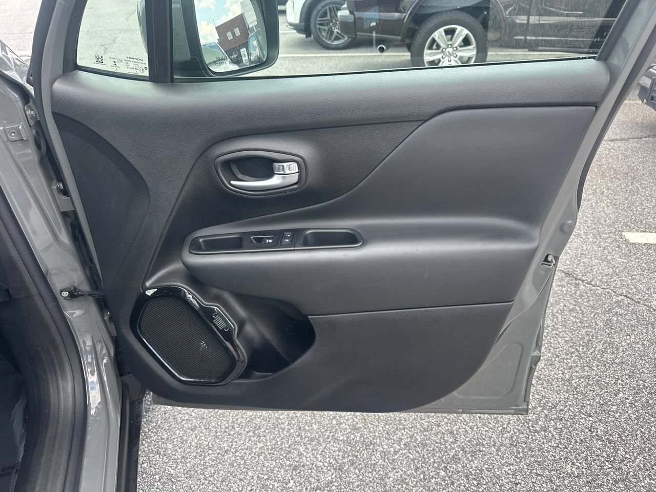 Used 2020 Jeep Renegade Altitude FWD image 16