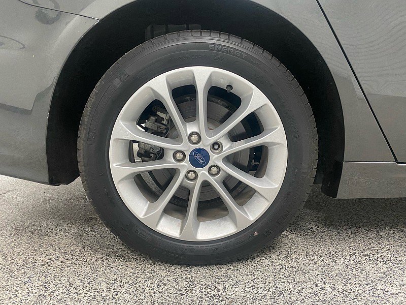 Used 2020 Ford Fusion SE image 28