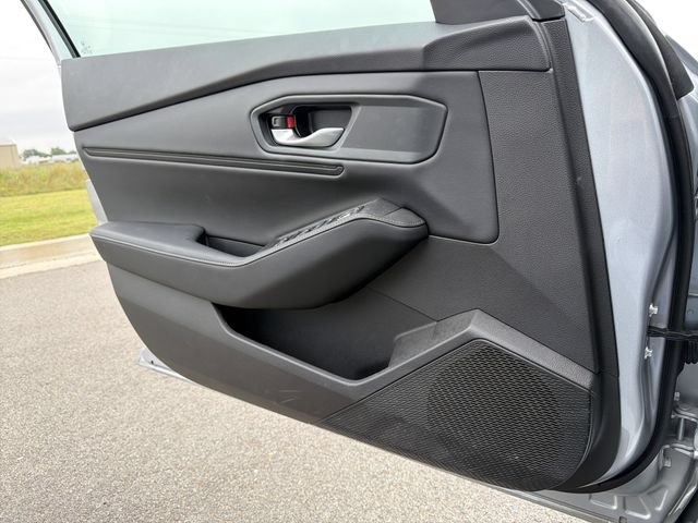 Used 2025 Honda Accord Sport image 6