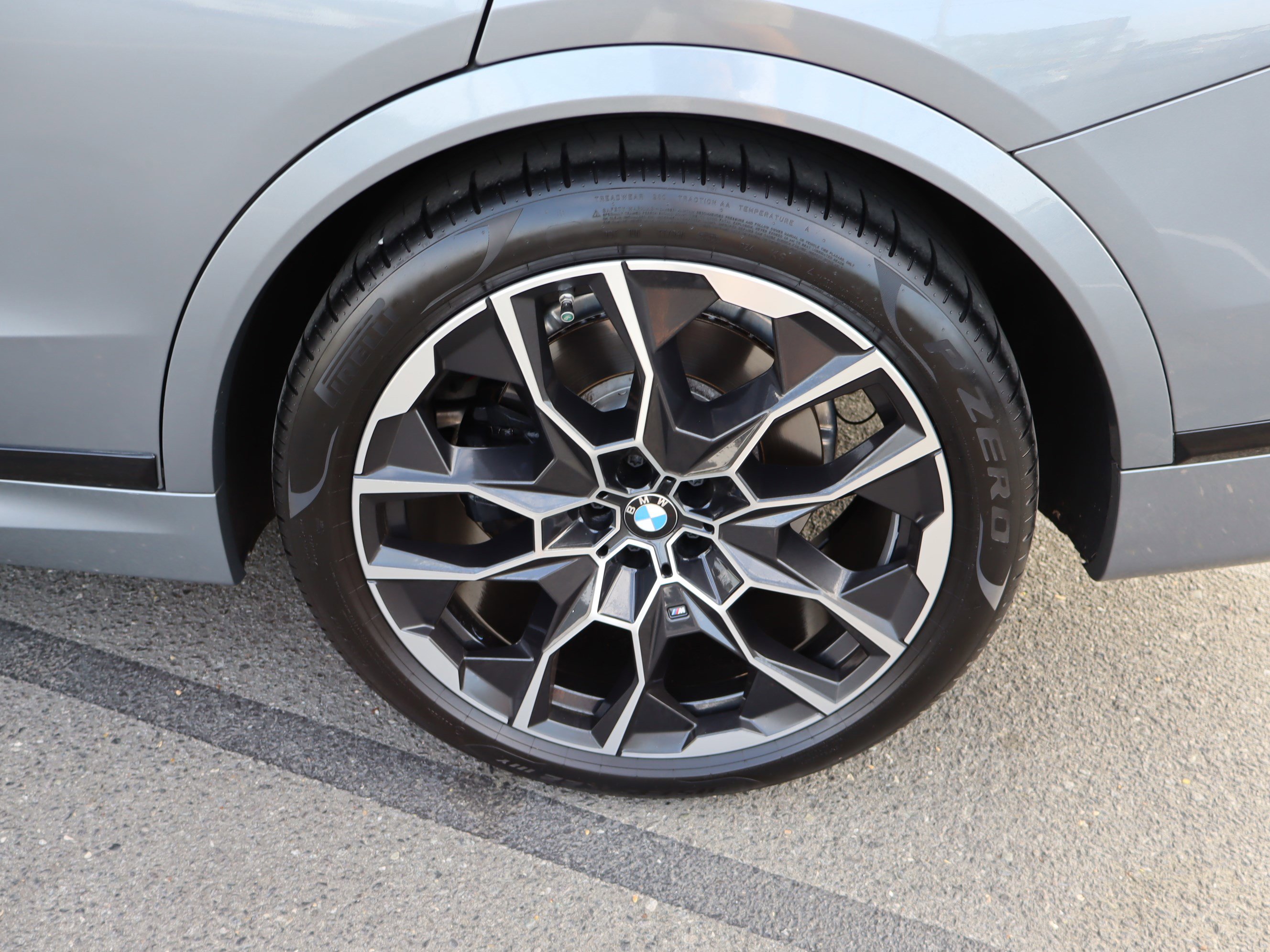 Used 2023 BMW X7 xDrive40i w/ M Sport Package image 40