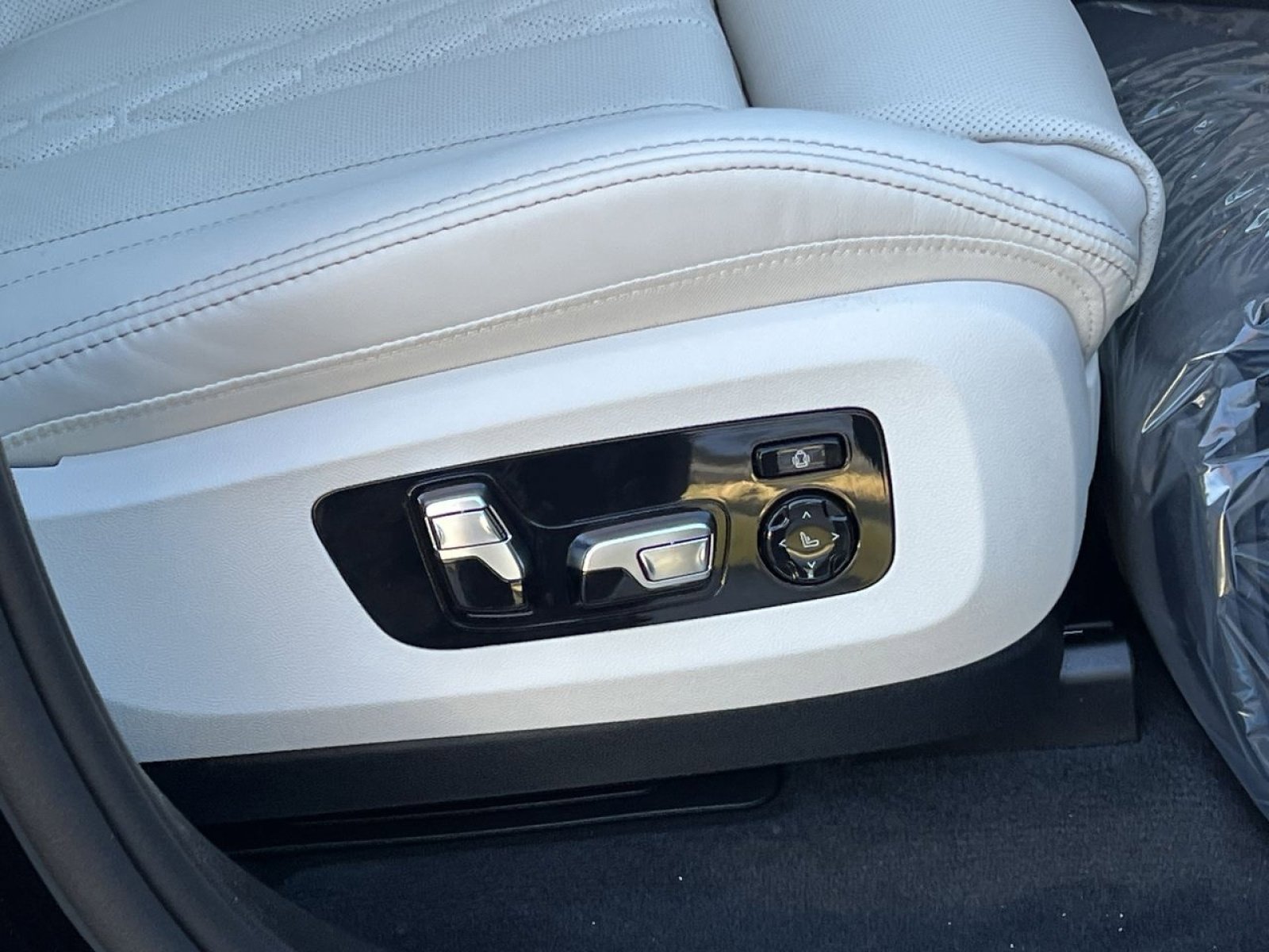 Used 2025 BMW X7 M60i image 27