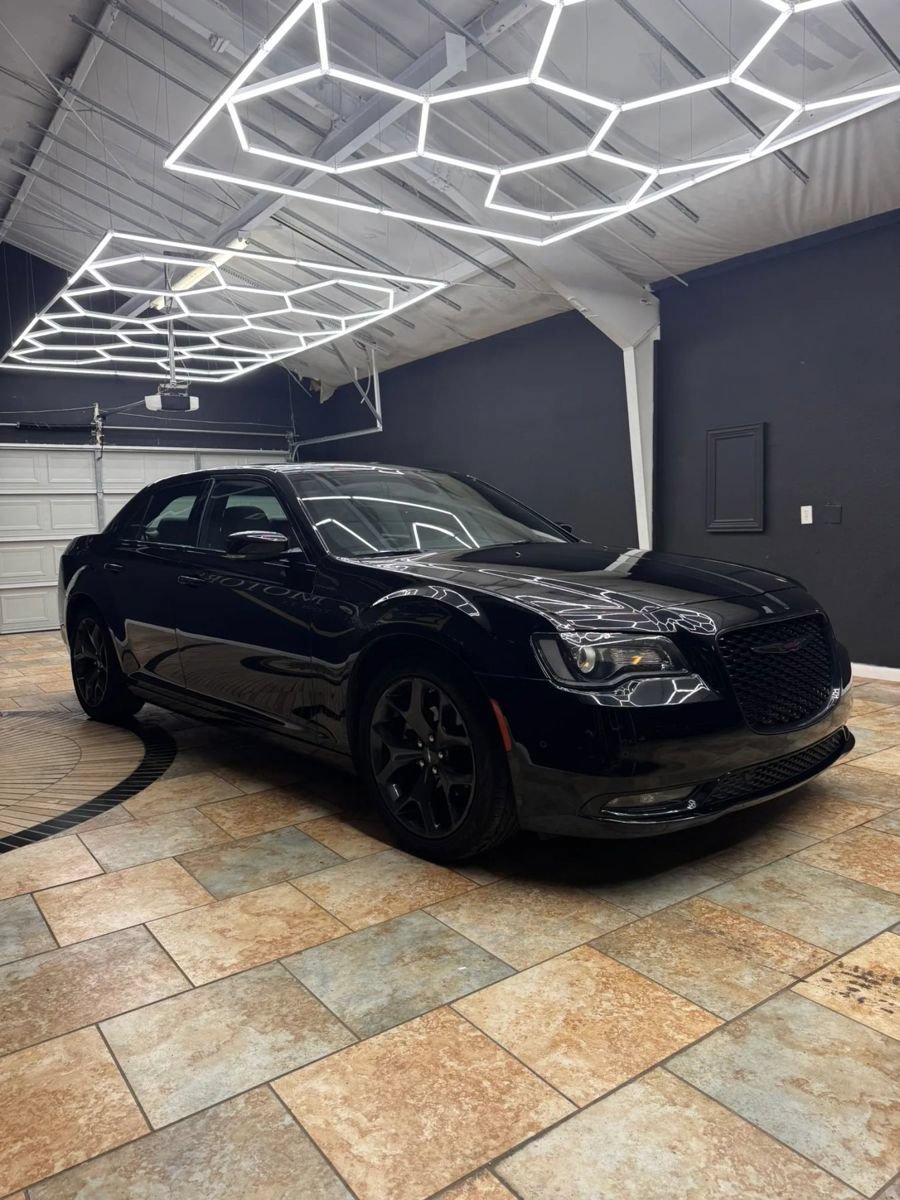 Used 2023 Chrysler 300 S RWD image 5