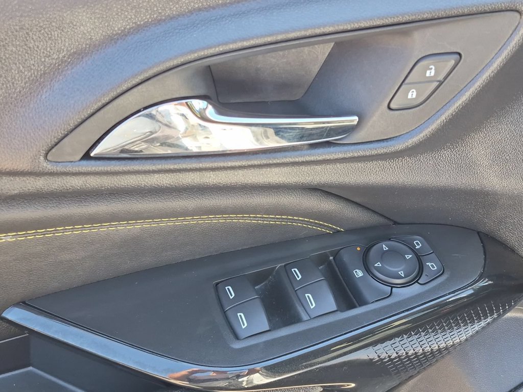 Used 2025 Chevrolet Trax LT FWD image 23