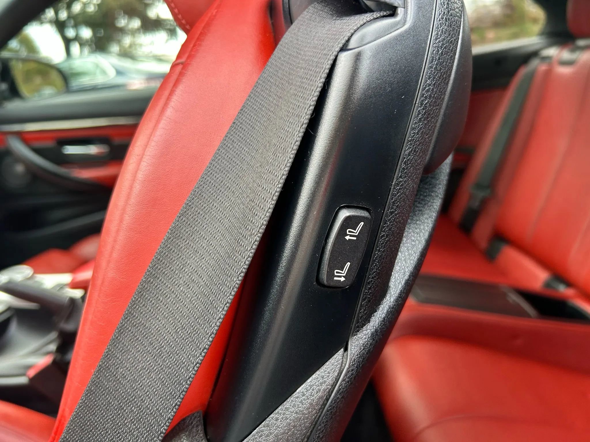 Used 2015 BMW M4 Convertible image 22