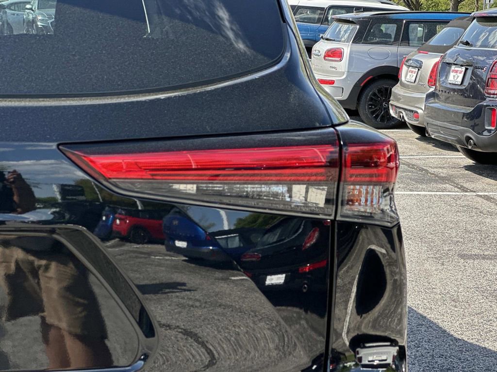 Used 2021 Toyota Highlander LE image 9
