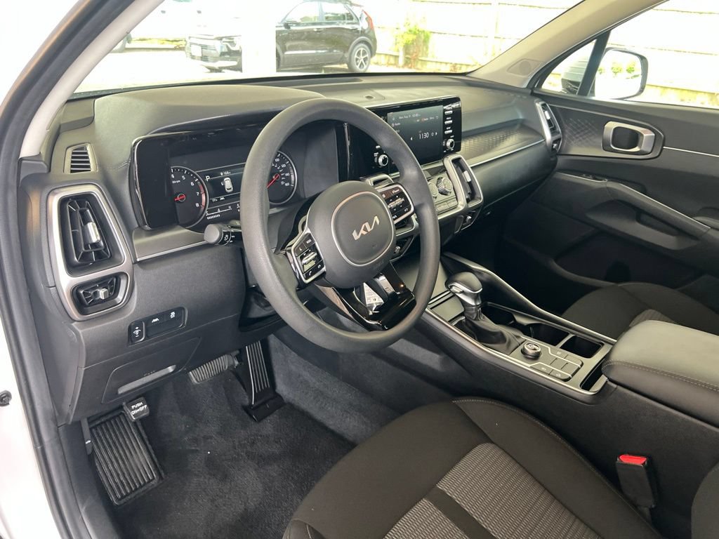 Certified 2022 Kia Sorento LX FWD image 6