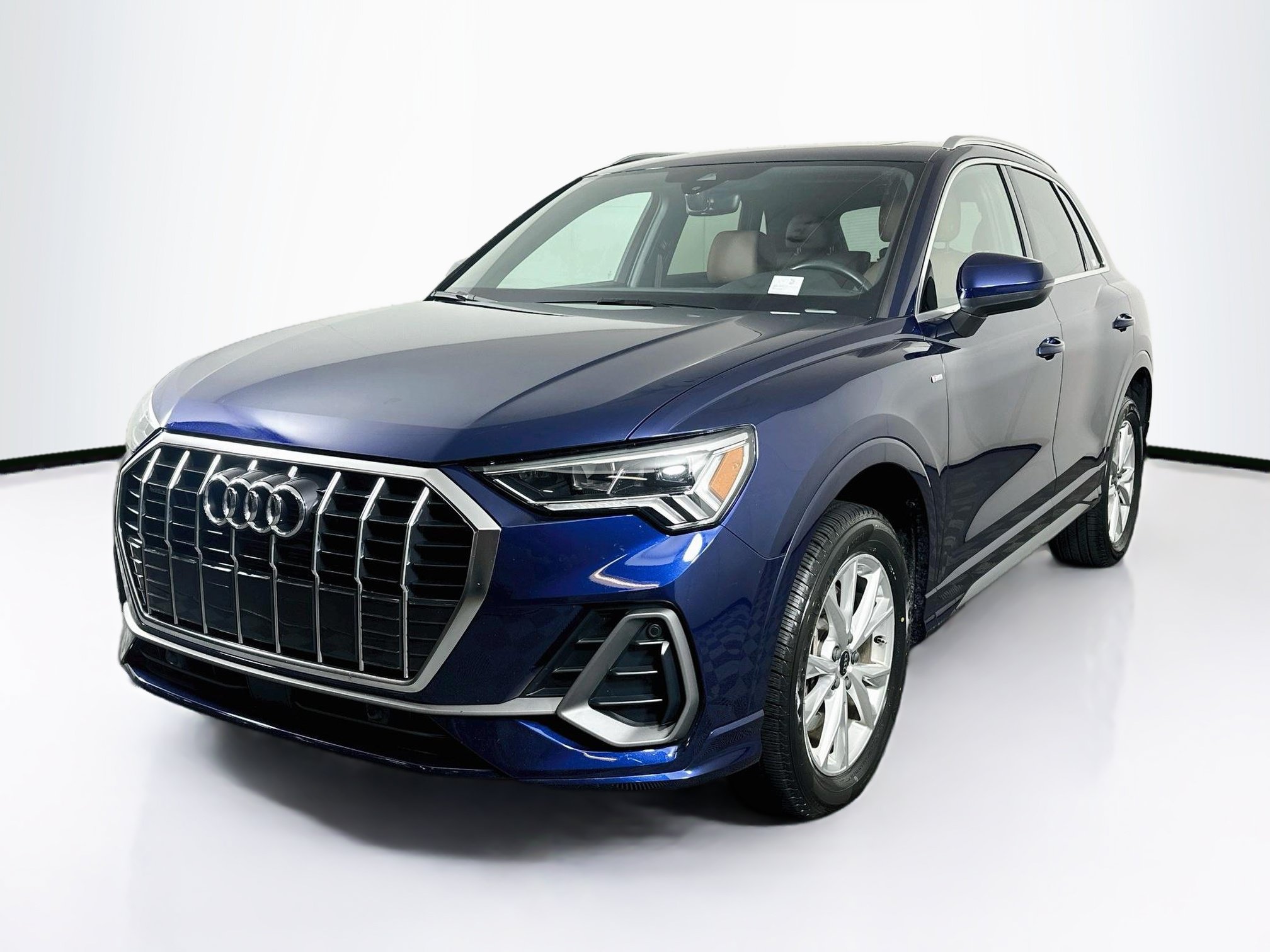 Used 2025 Audi Q3 2.0T Premium AWD/4WD image 3