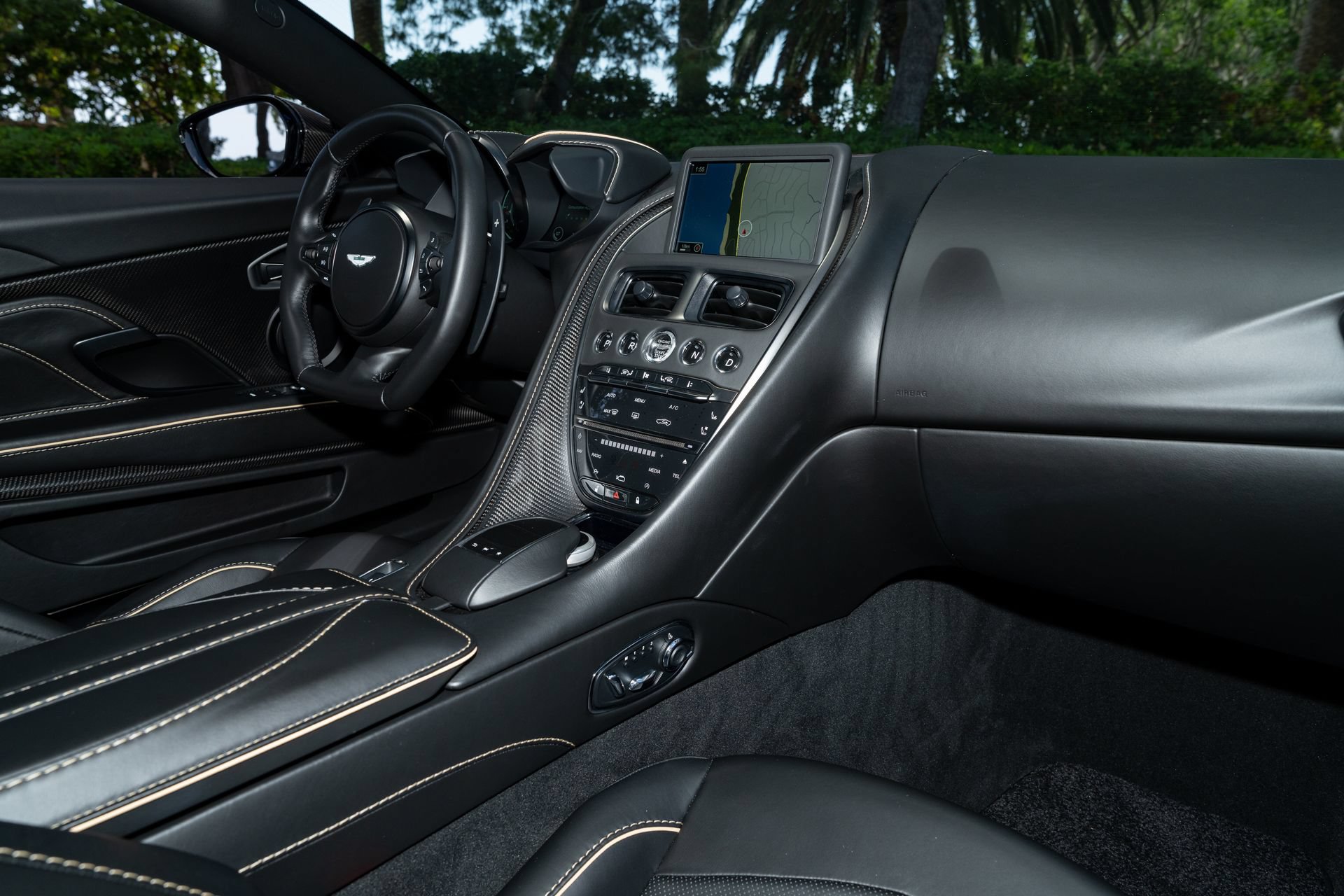 Used 2019 Aston Martin DBS Superleggera RWD image 14