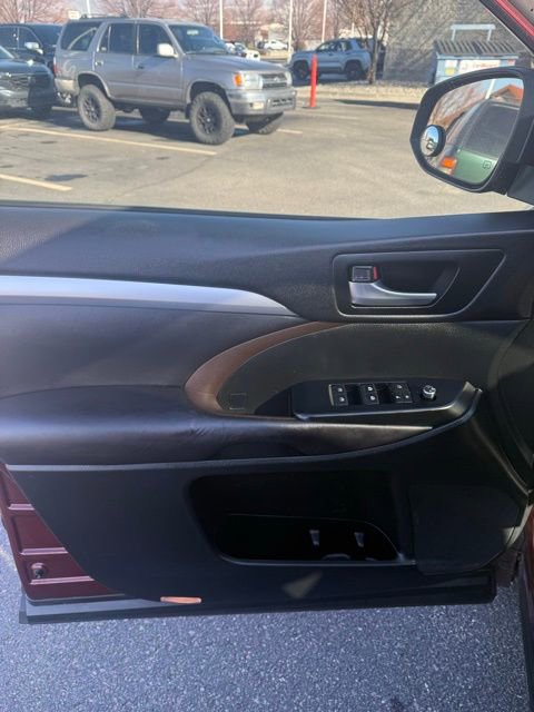 Used 2016 Toyota Highlander XLE image 15