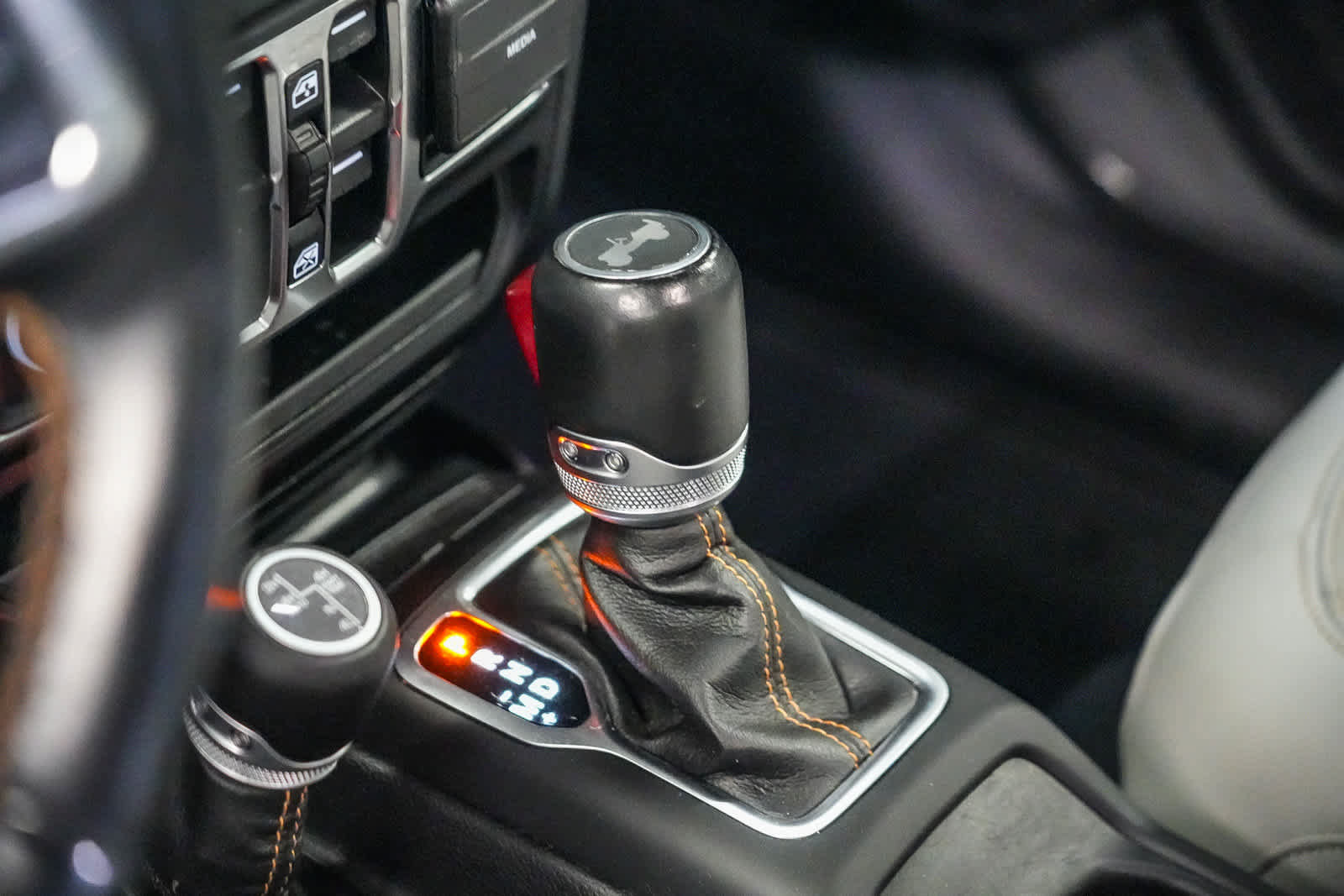 Used 2022 Jeep Wrangler Unlimited Sahara AWD/4WD image 19