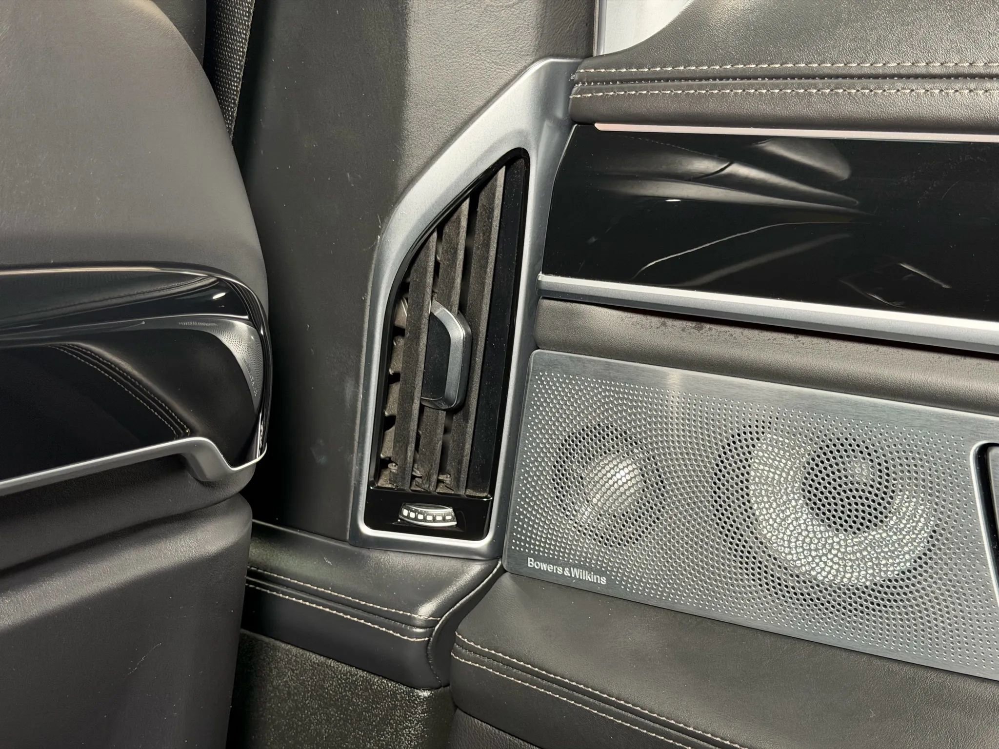 Used 2017 BMW 750i xDrive image 28