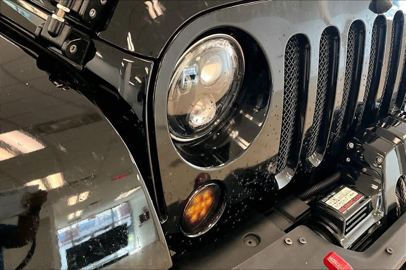 Used 2013 Jeep Wrangler Unlimited Rubicon AWD/4WD image 25
