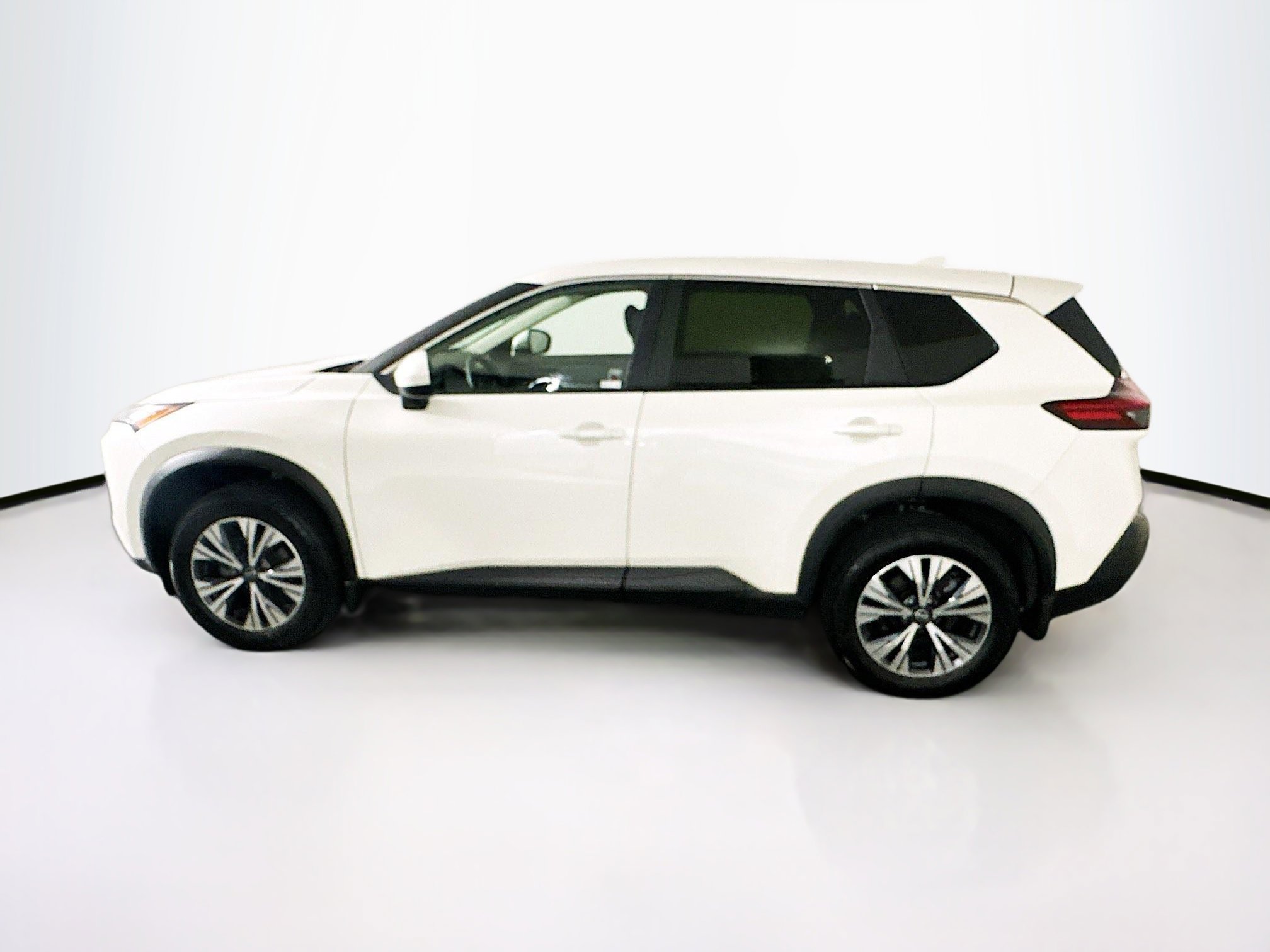 Used 2023 Nissan Rogue SV image 4