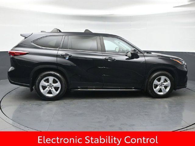 Used 2023 Toyota Highlander LE AWD/4WD image 8