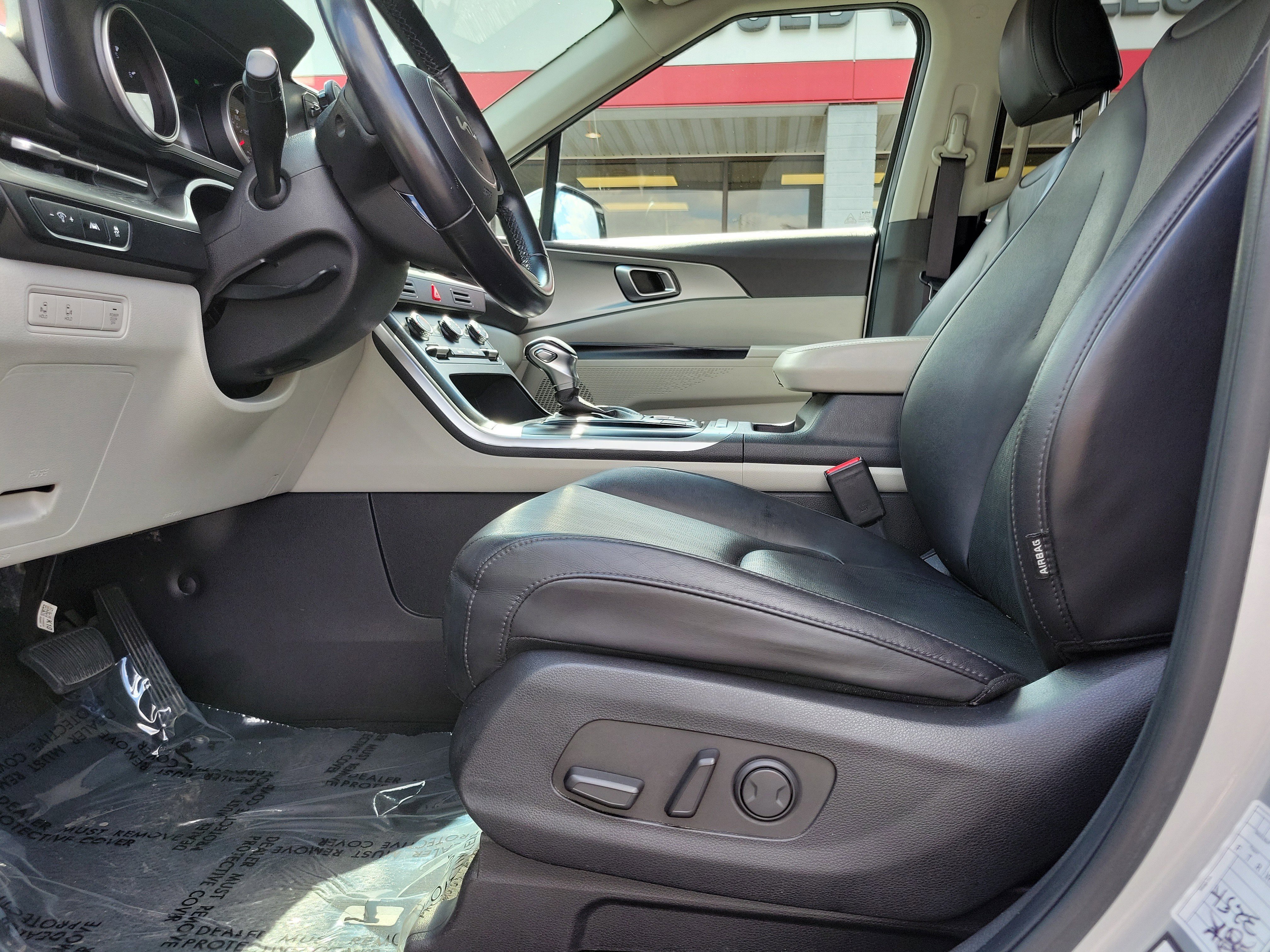 Used 2022 Kia Carnival LX image 16