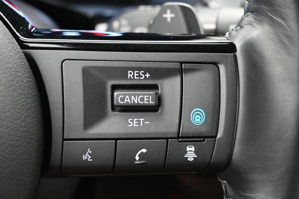 Used 2024 Nissan Pathfinder Platinum FWD image 9