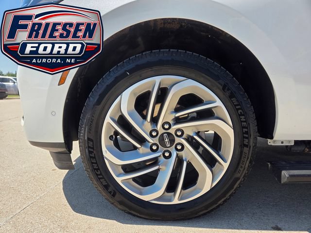 Used 2025 Lincoln Navigator L Reserve AWD/4WD image 9