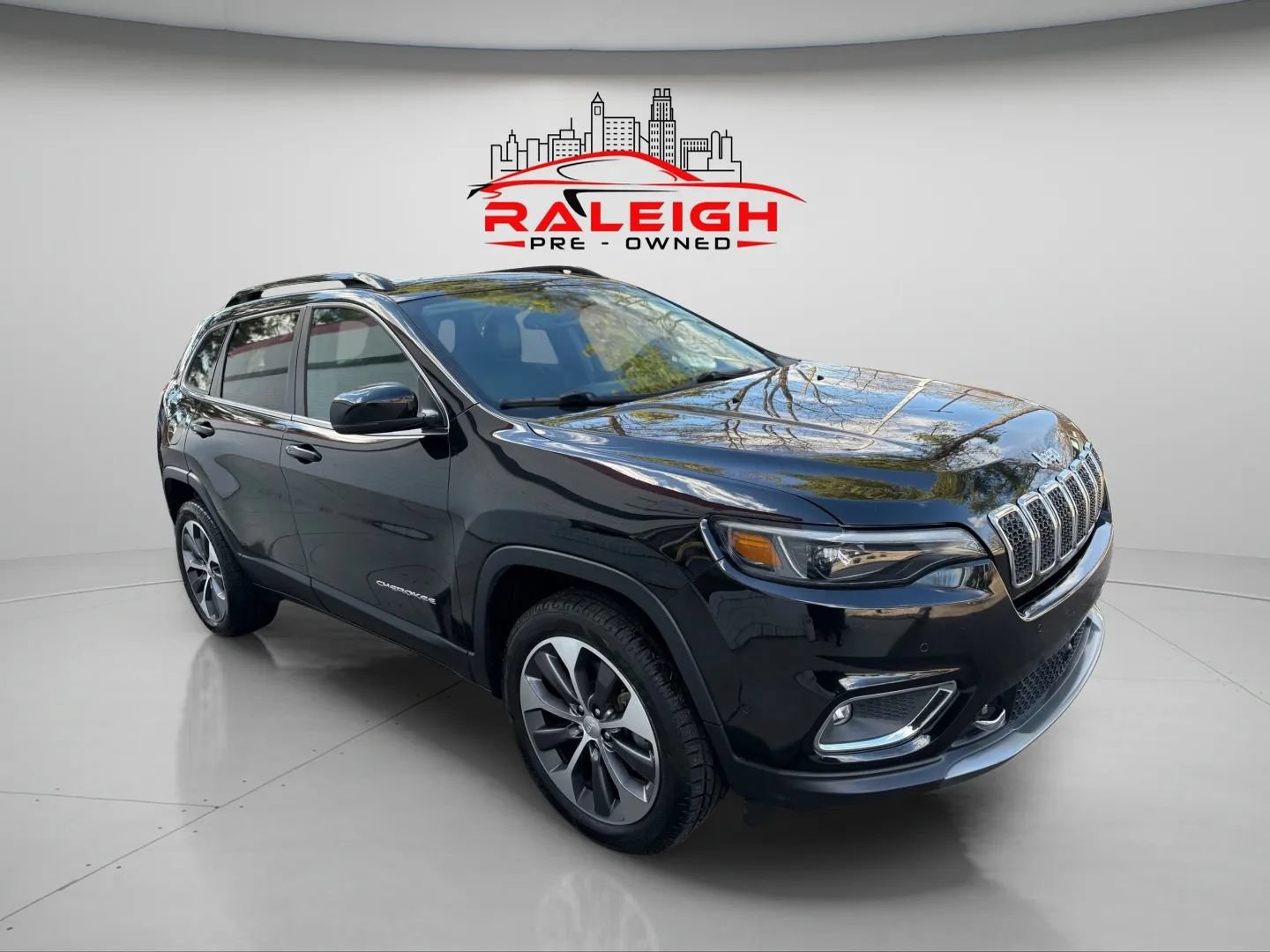 Used 2022 Jeep Cherokee Limited w/ Elite Package AWD/4WD image 4