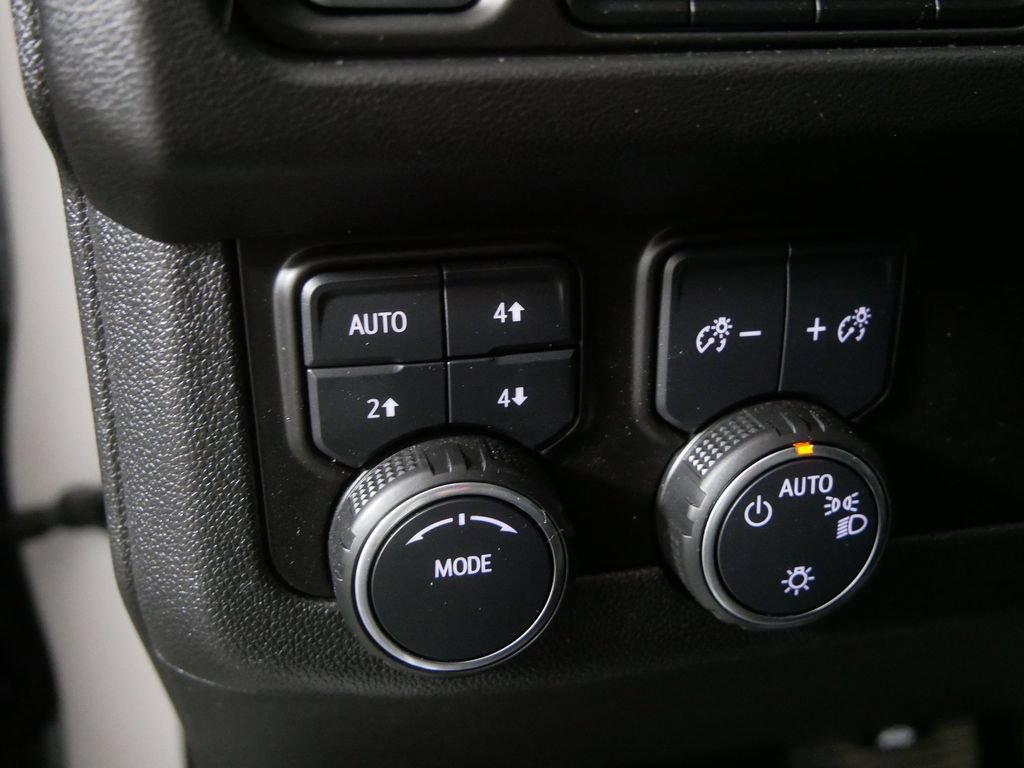 Used 2024 Chevrolet Tahoe Premier AWD/4WD image 19