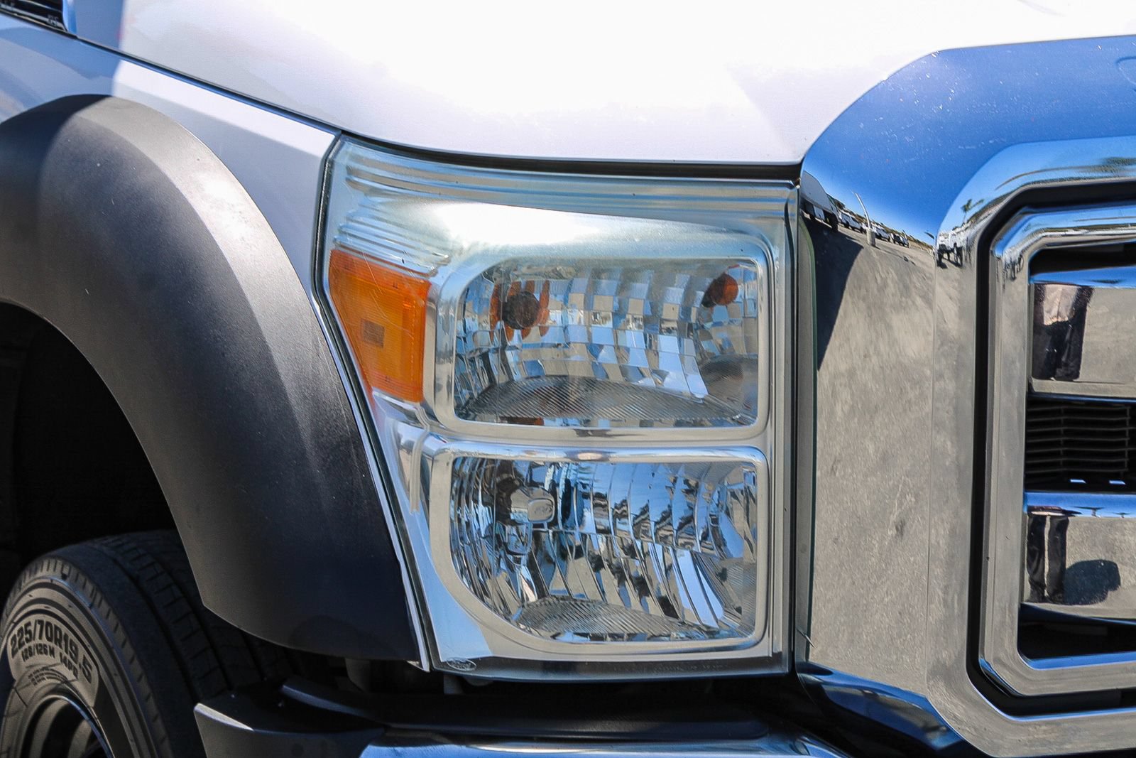 Used 2015 Ford F550 2WD Regular Cab Super Duty image 4