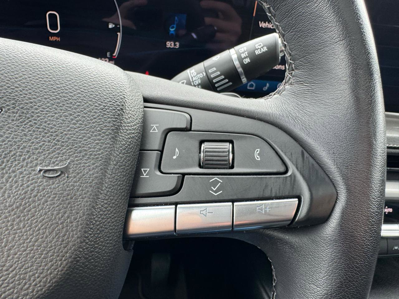 Used 2024 Cadillac XT4 Premium Luxury w/ Technology Package image 18