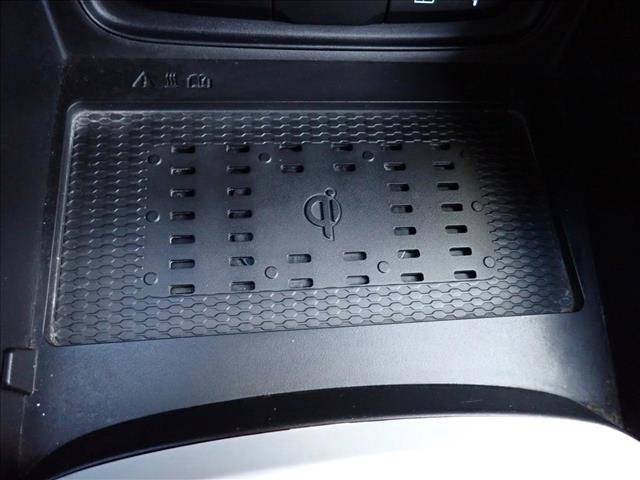 Used 2024 Hyundai Venue Limited image 19