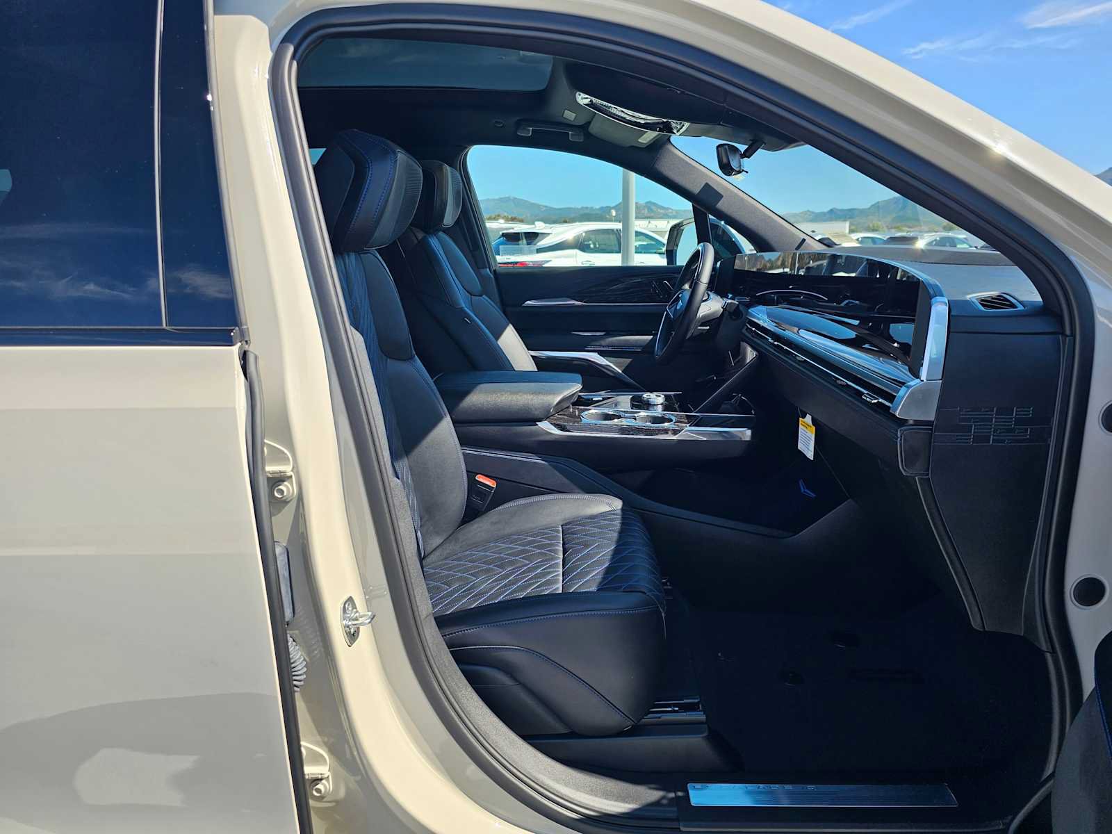 New 2026 Cadillac Escalade IQL Sport 1 w/ LPO, Floor Liner Package AWD/4WD image 10
