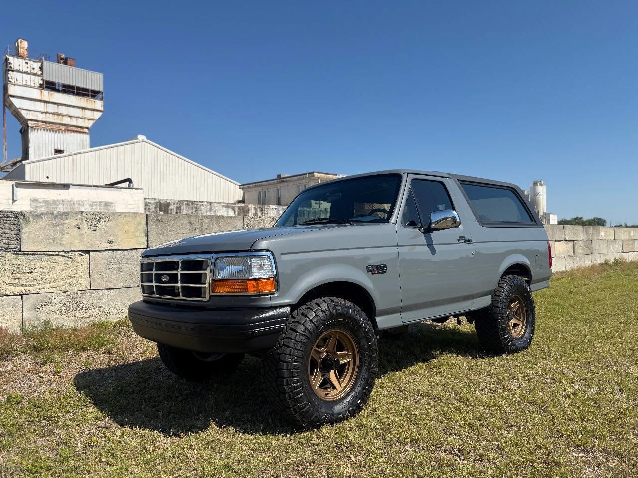 Used 1995 Ford Bronco XLT image 7