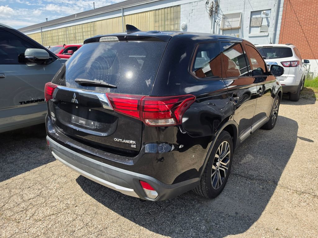 Used 2018 Mitsubishi Outlander SE FWD image 2