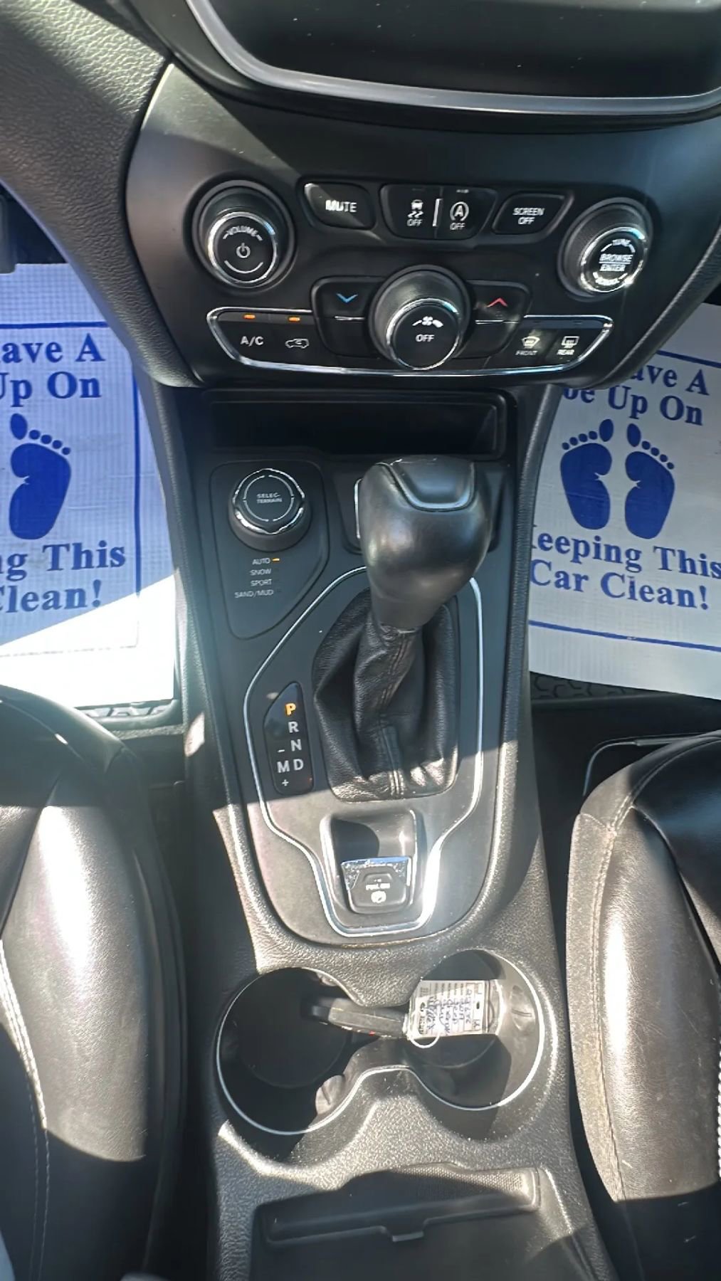 Used 2019 Jeep Cherokee Latitude Plus w/ Cold Weather Group AWD/4WD image 15